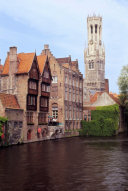 Le beffroi de Bruges vu depuis le quai du rosaire
