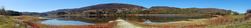 Lac du barrage de Moux sur l'Oignin